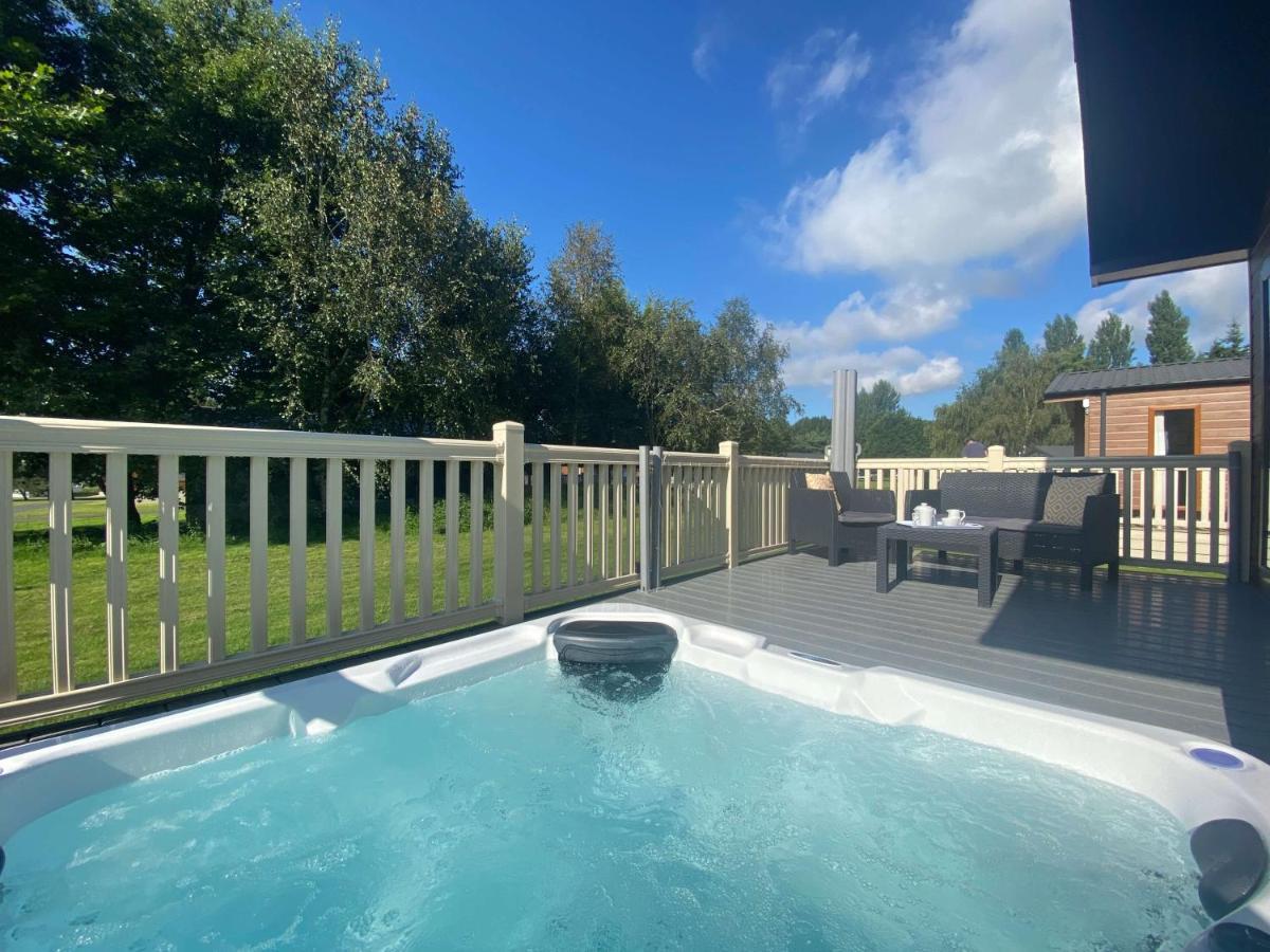 The Yorkshire Burrow Lodge With Hot Tub Экстерьер фото