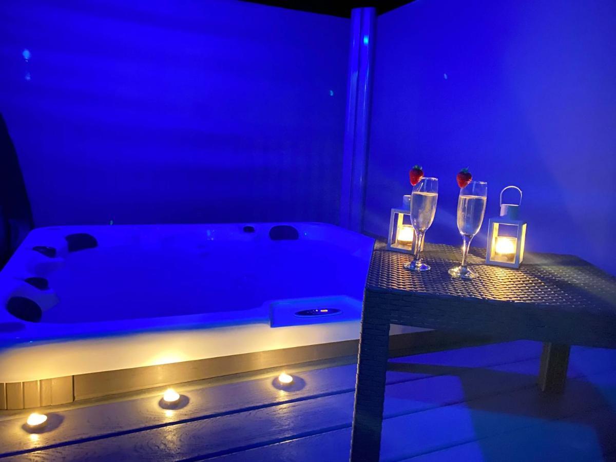 The Yorkshire Burrow Lodge With Hot Tub Экстерьер фото