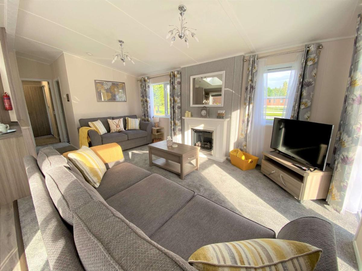 The Yorkshire Burrow Lodge With Hot Tub Экстерьер фото