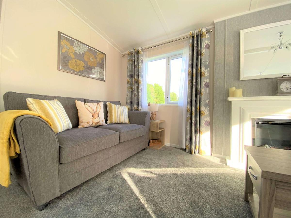 The Yorkshire Burrow Lodge With Hot Tub Экстерьер фото