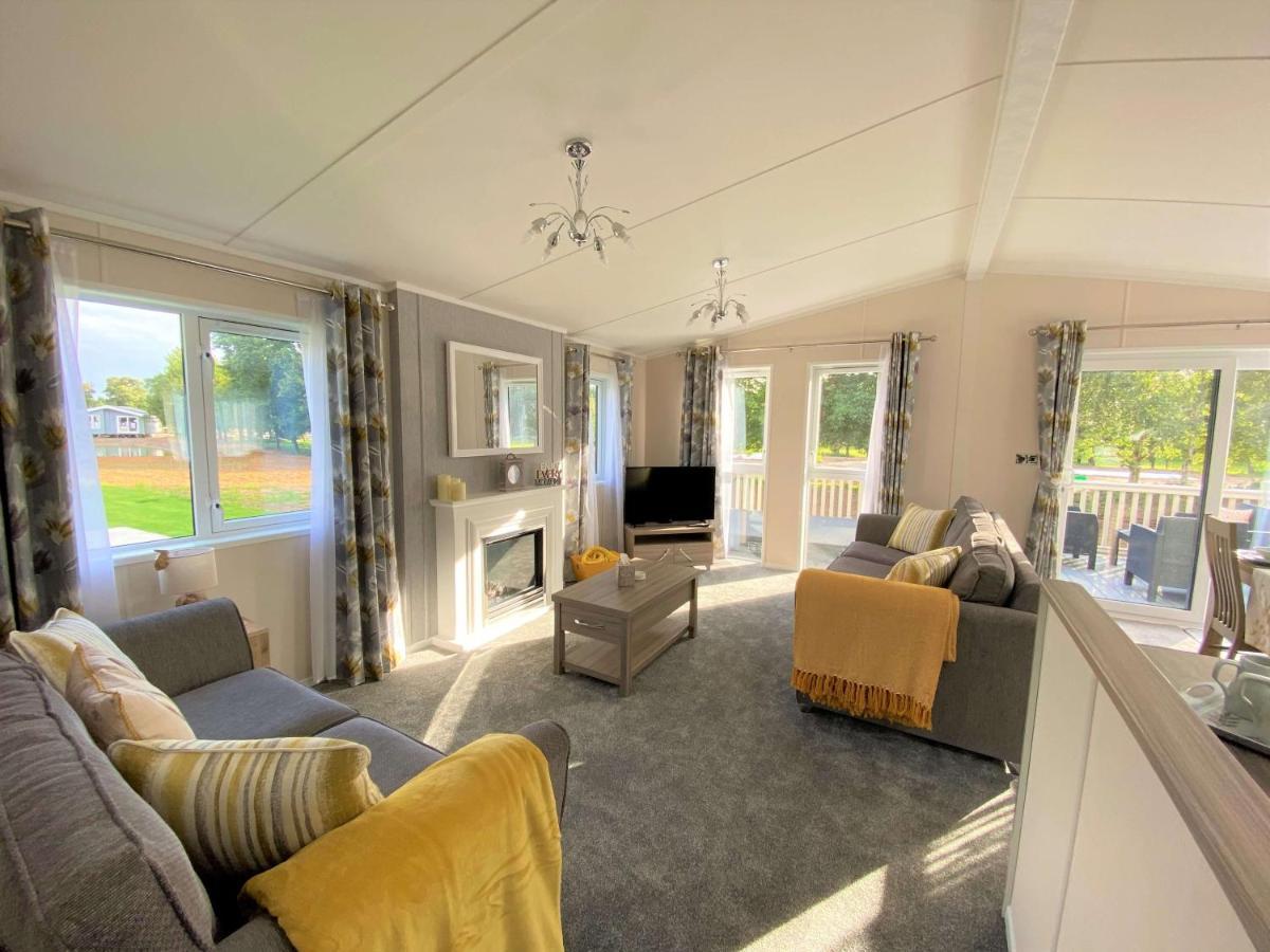 The Yorkshire Burrow Lodge With Hot Tub Экстерьер фото